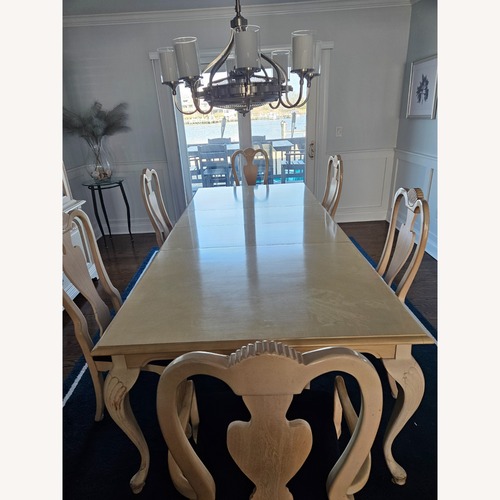 Used Stanley Endeavor Dining Room Set for sale on AptDeco