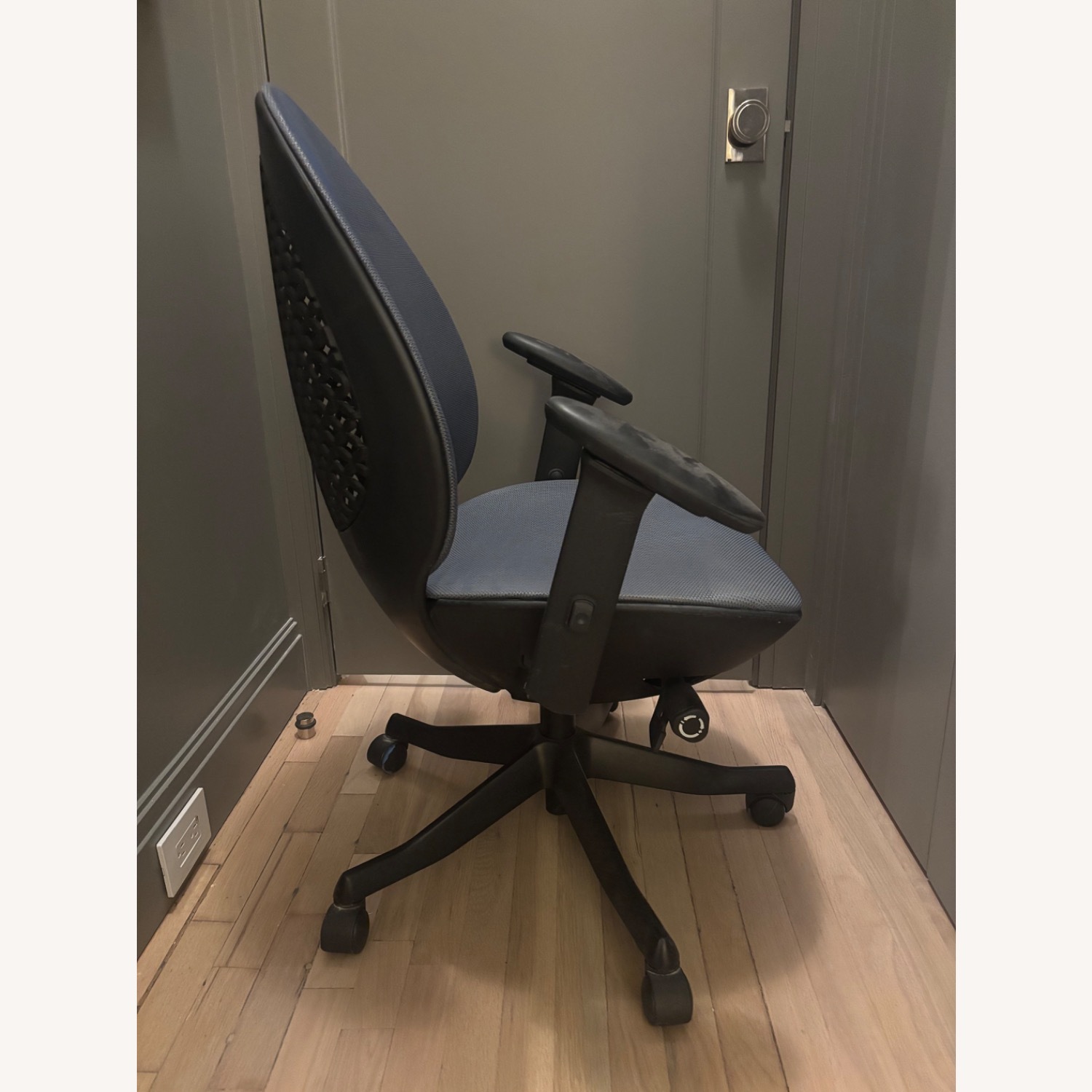 Autonomous Ergonomic Avo Office Chair - image-1