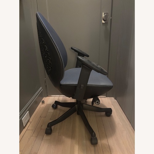 Used Autonomous Ergonomic Avo Office Chair for sale on AptDeco