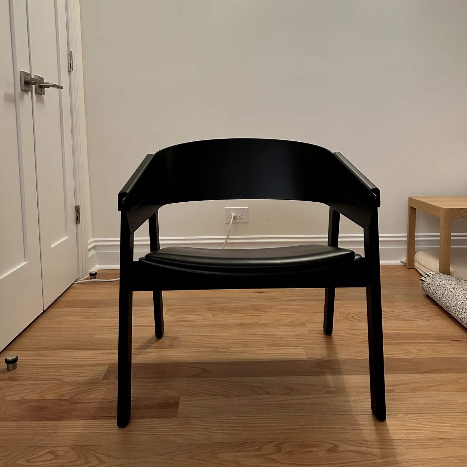 Muuto Cover Lounge Chair - Black leather/black - image-1