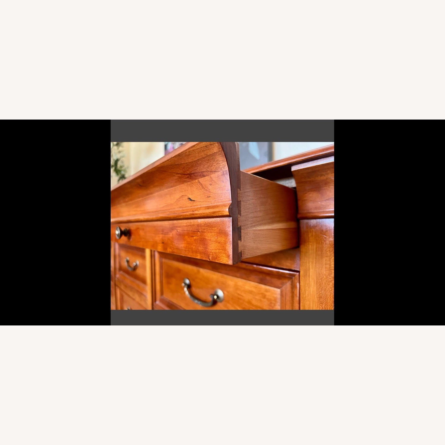 Ethan Allen Medallion 1990’s 9 Drawer Dresser - image-9