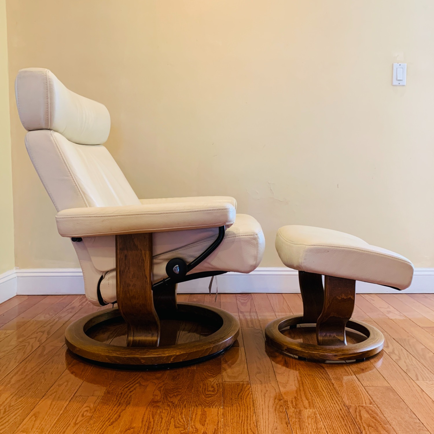 Vintage Ekornes Stressless Chair & Ottoman  - image-9