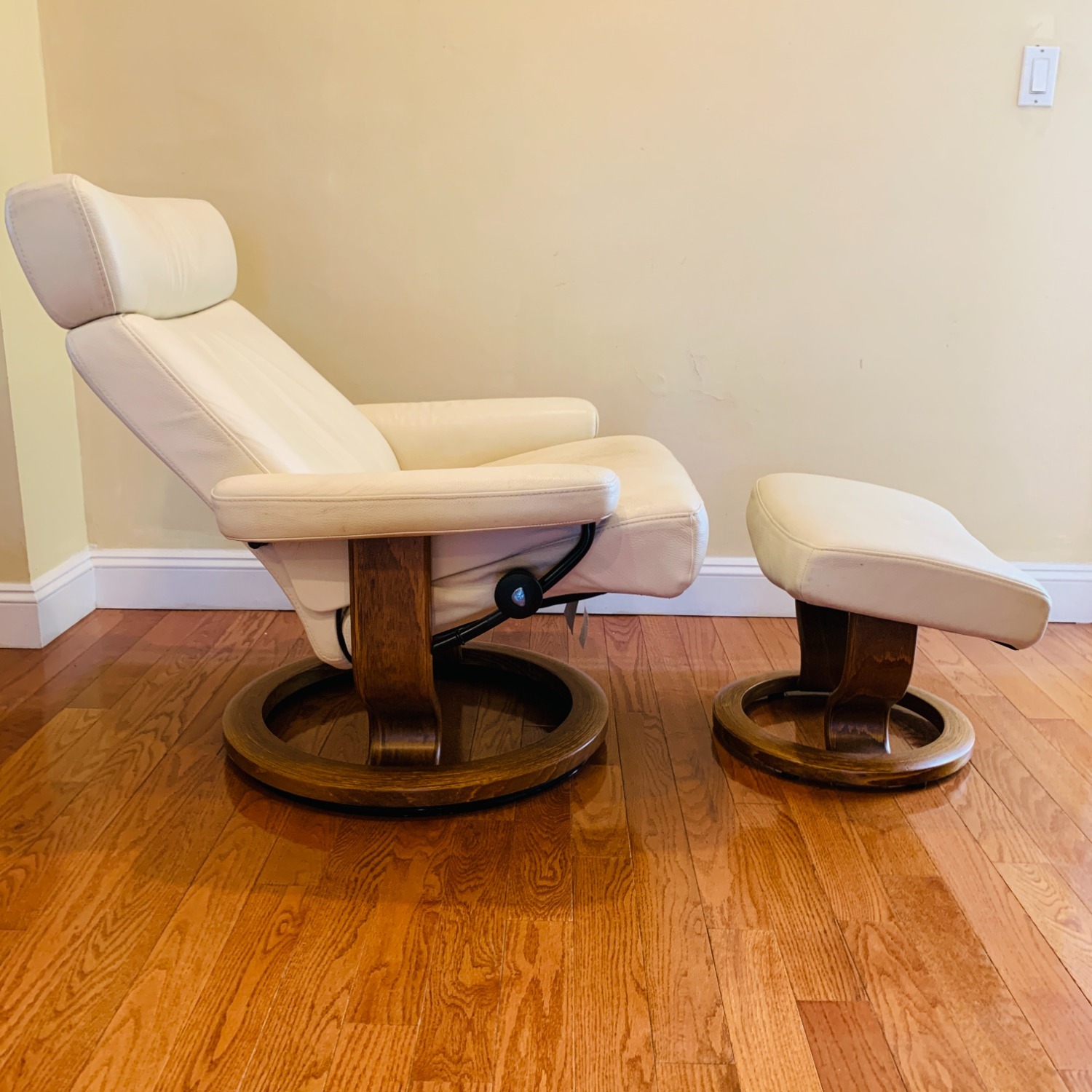 Vintage Ekornes Stressless Chair & Ottoman  - image-12