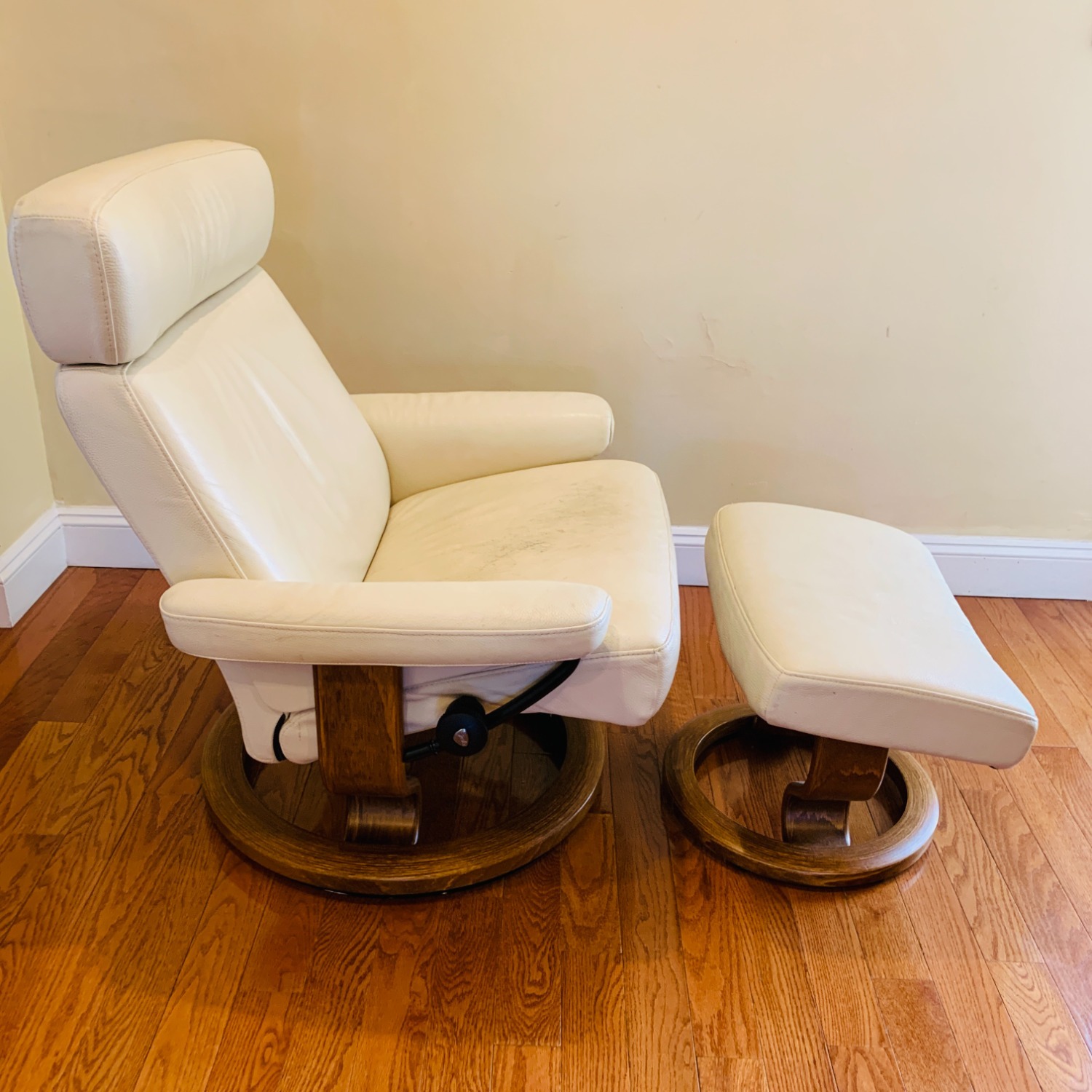 Vintage Ekornes Stressless Chair & Ottoman  - image-10