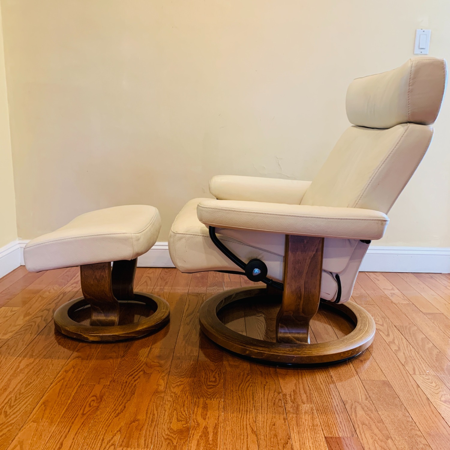 Vintage Ekornes Stressless Chair & Ottoman  - image-15