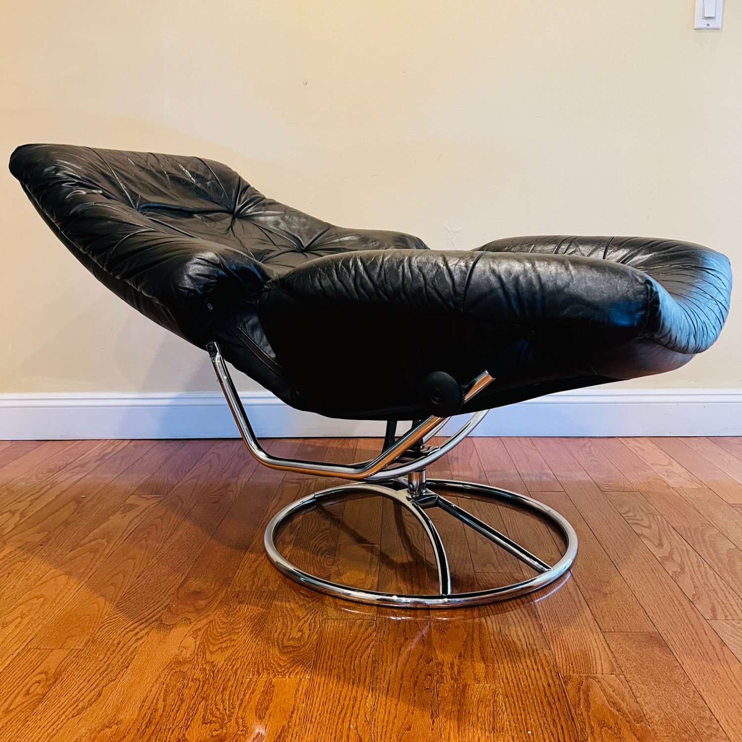 Vintage Ekornes Stressless Recliner - image-6