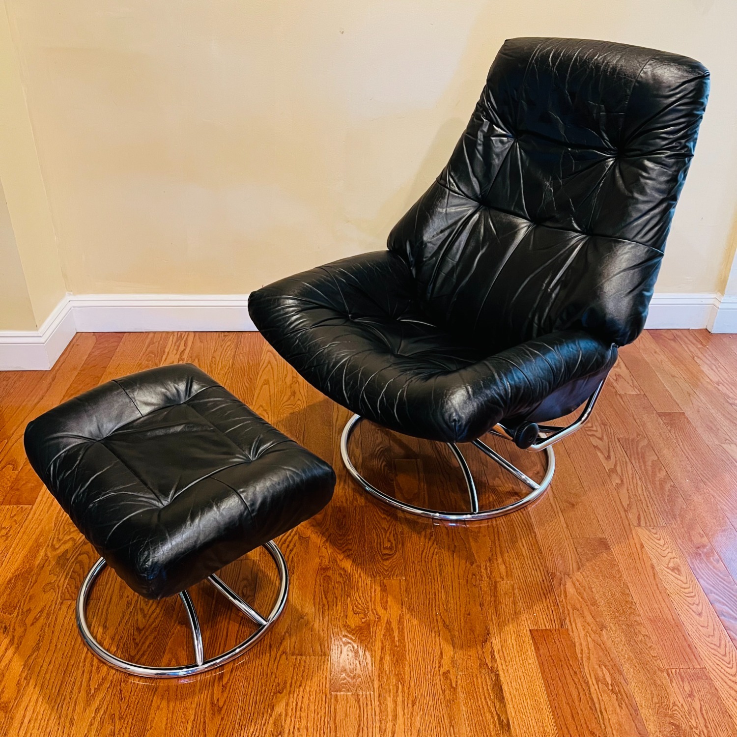Vintage Ekornes Stressless Recliner - image-2
