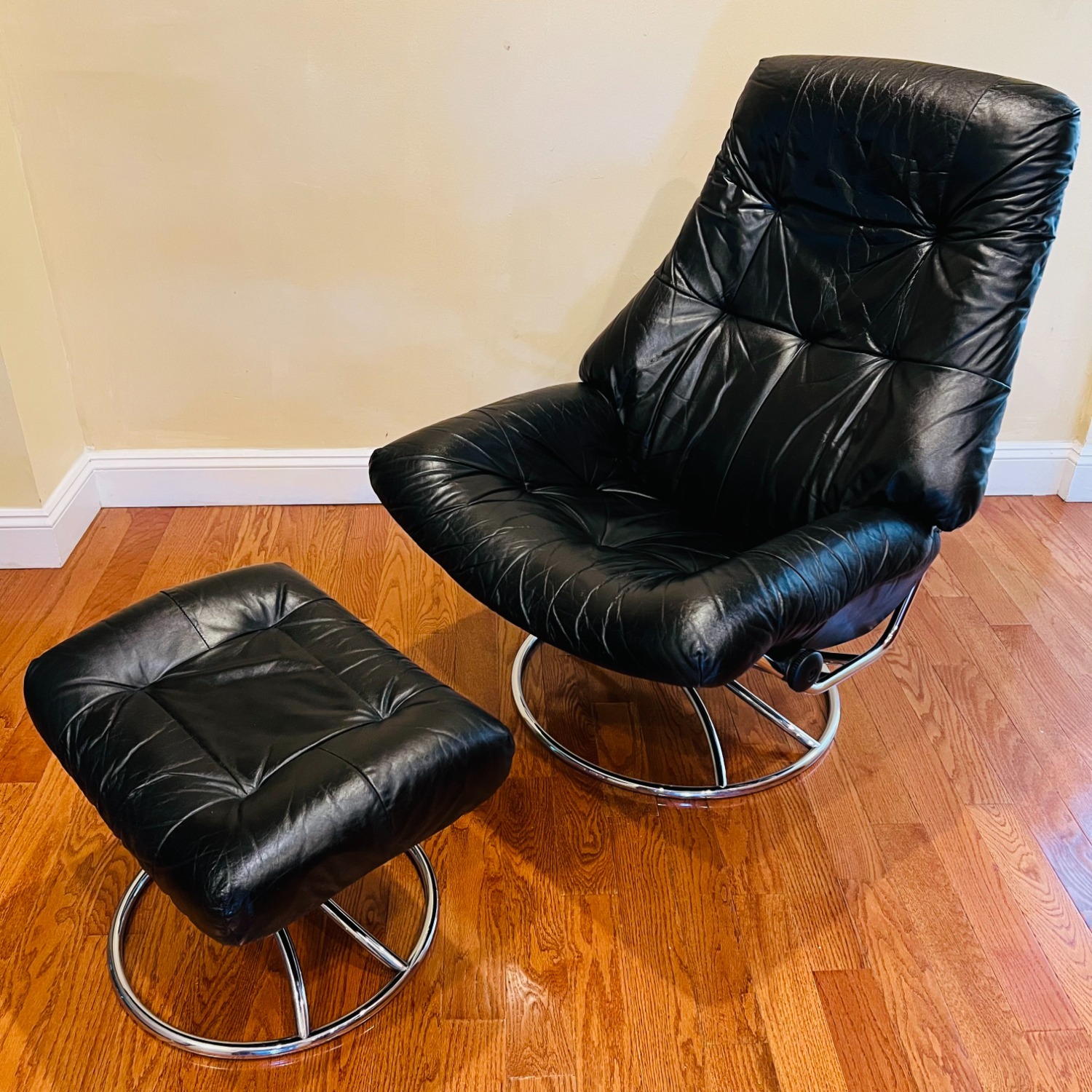 Vintage Ekornes Stressless Recliner - image-3