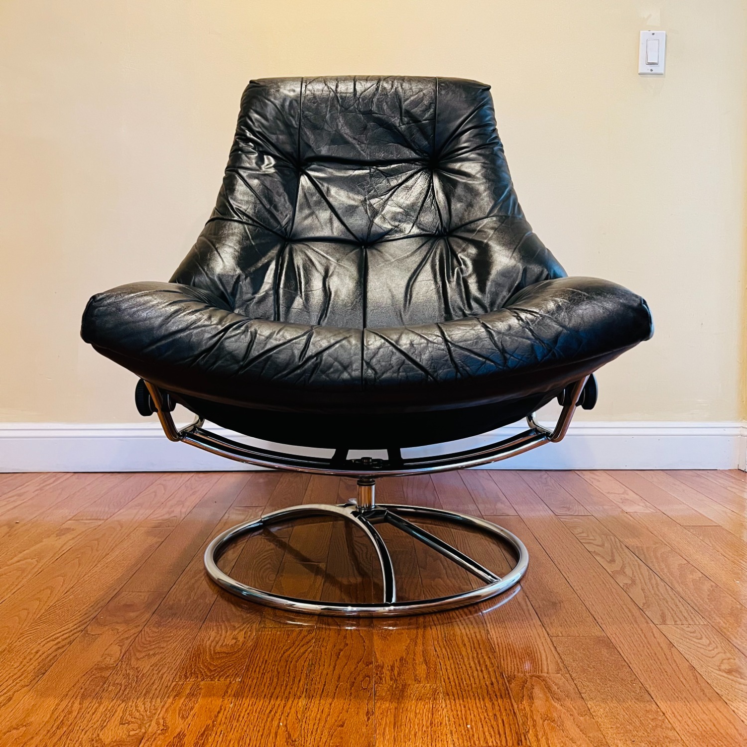 Vintage Ekornes Stressless Recliner - image-17