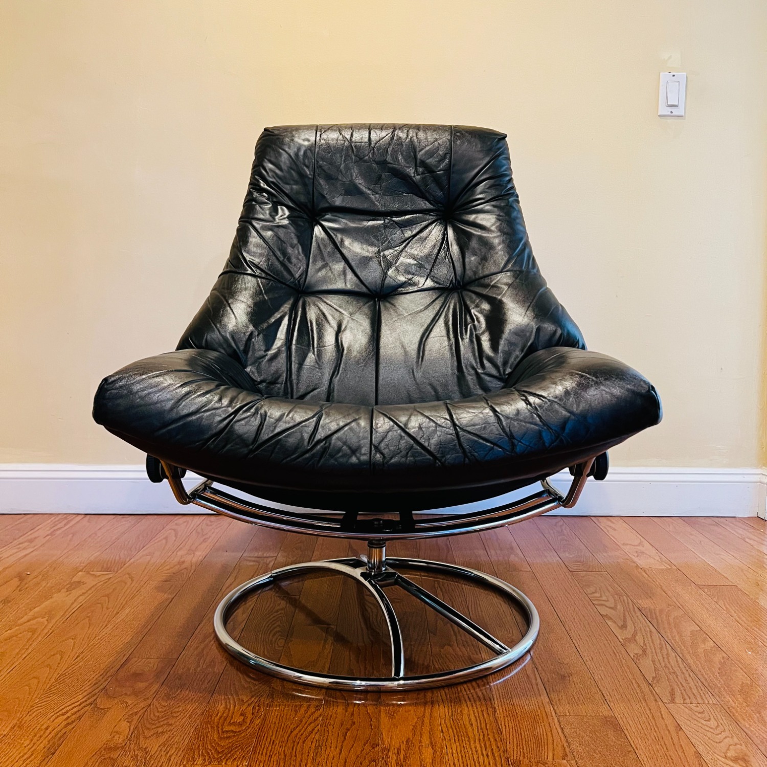 Vintage Ekornes Stressless Recliner - image-16