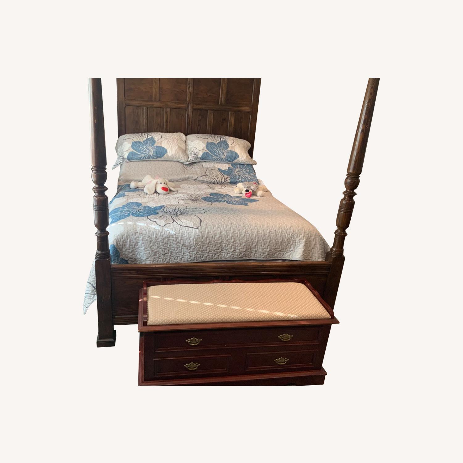 Natural Oak Wood Queen Bed - image-0