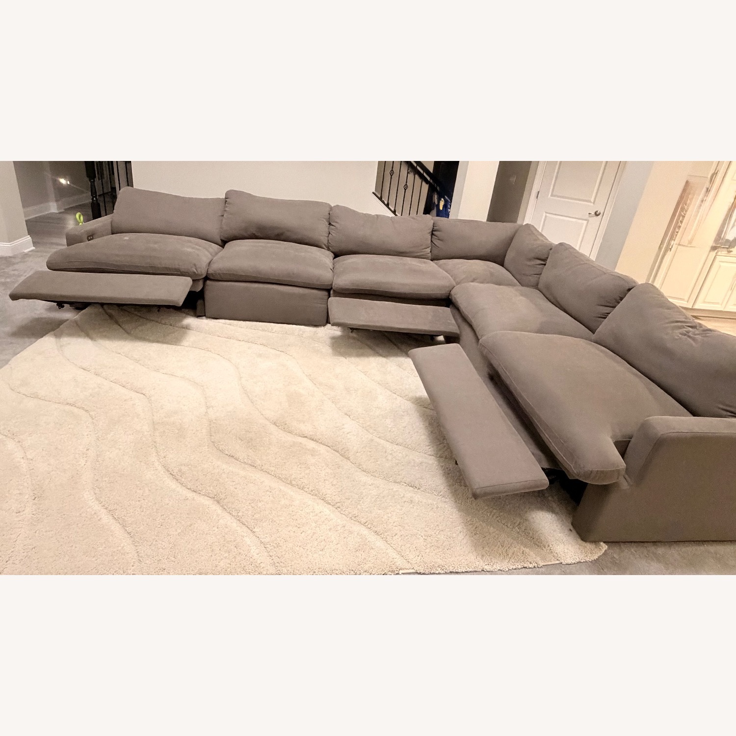 Bob's 6 pieces Sectional with 3 Recliners - image-2