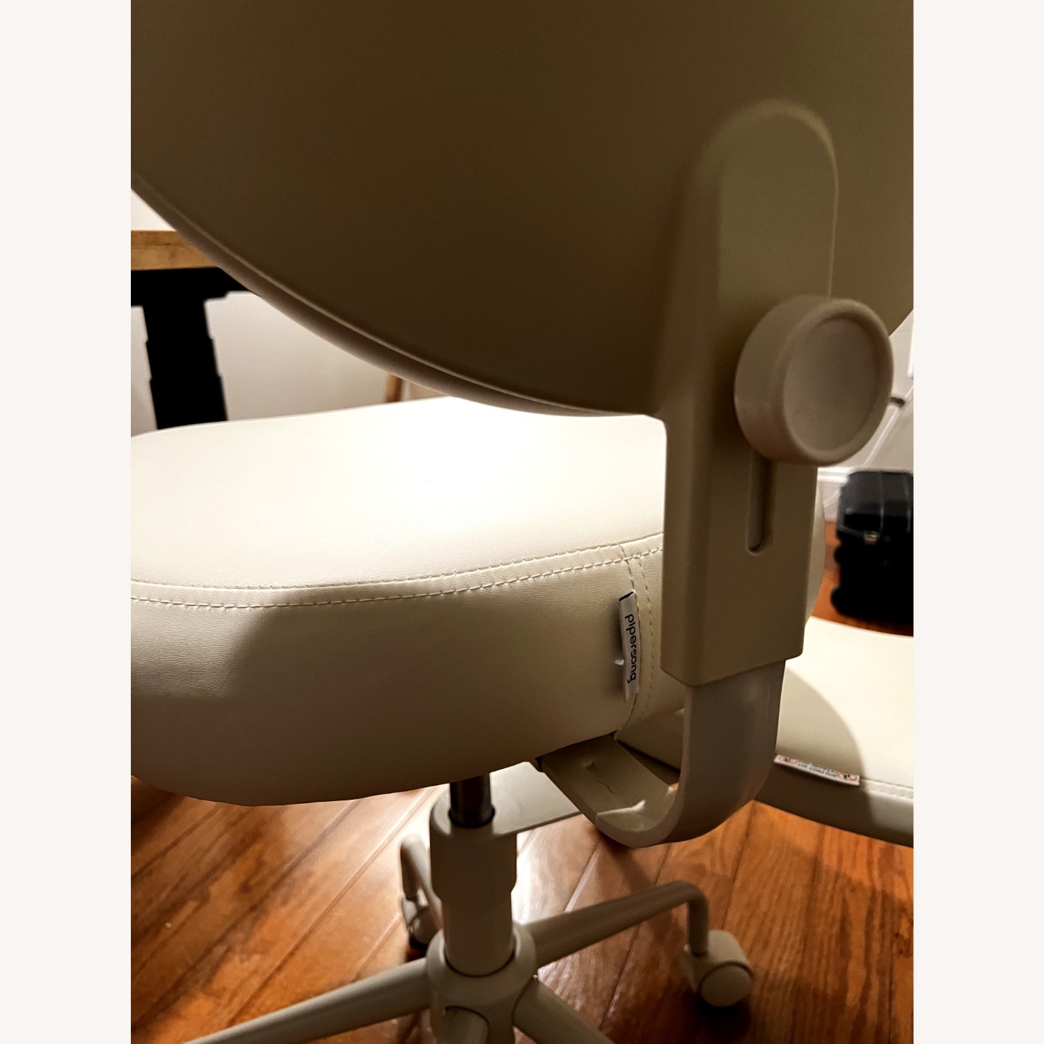 Pipersong Pro White Faux Leather Office Chair - image-7