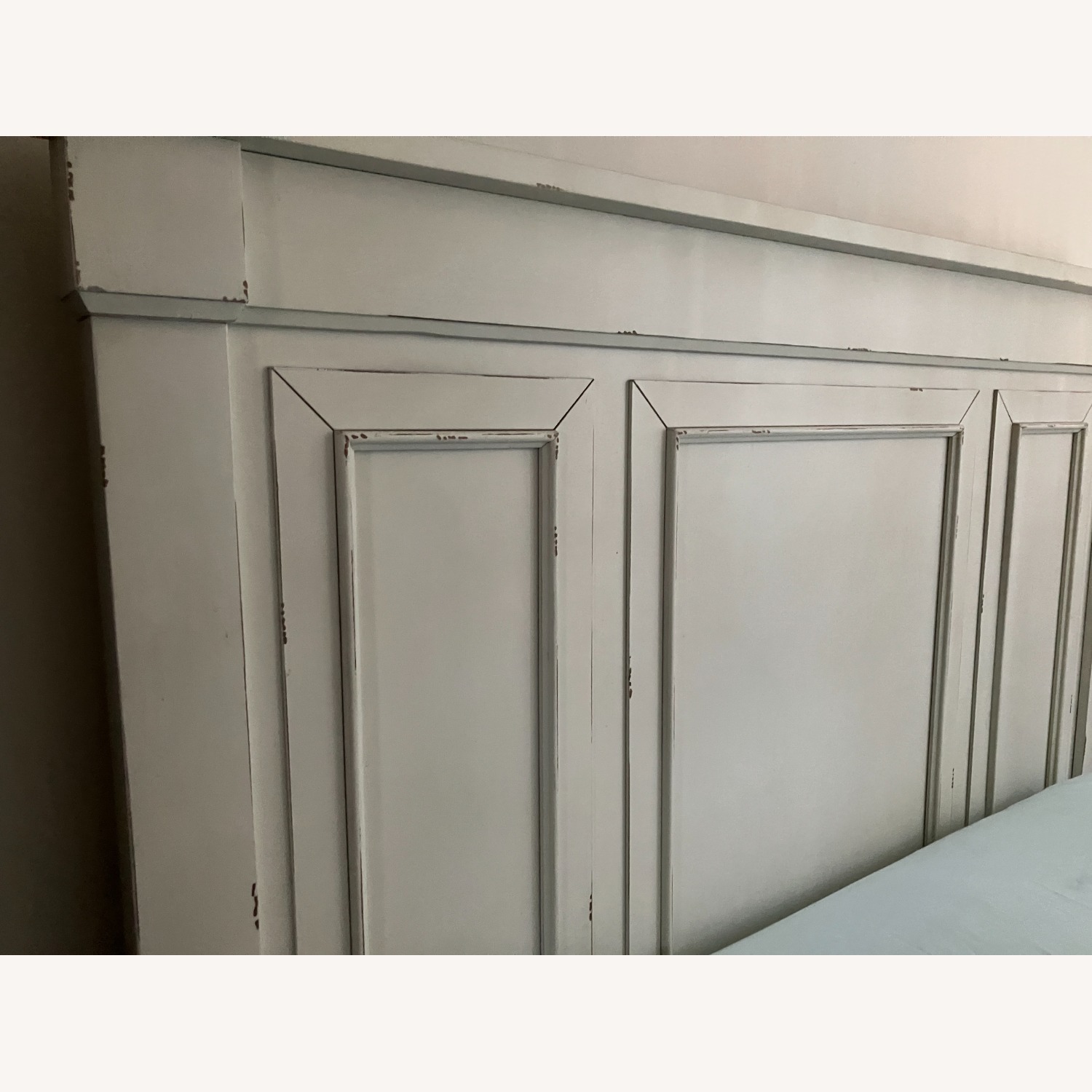 Ashley Furniture White Wood Queen Bed - image-3