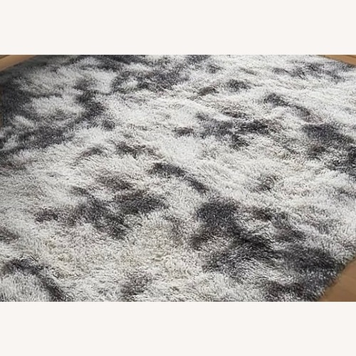Used Living Room Area Rug/Carpet for sale on AptDeco