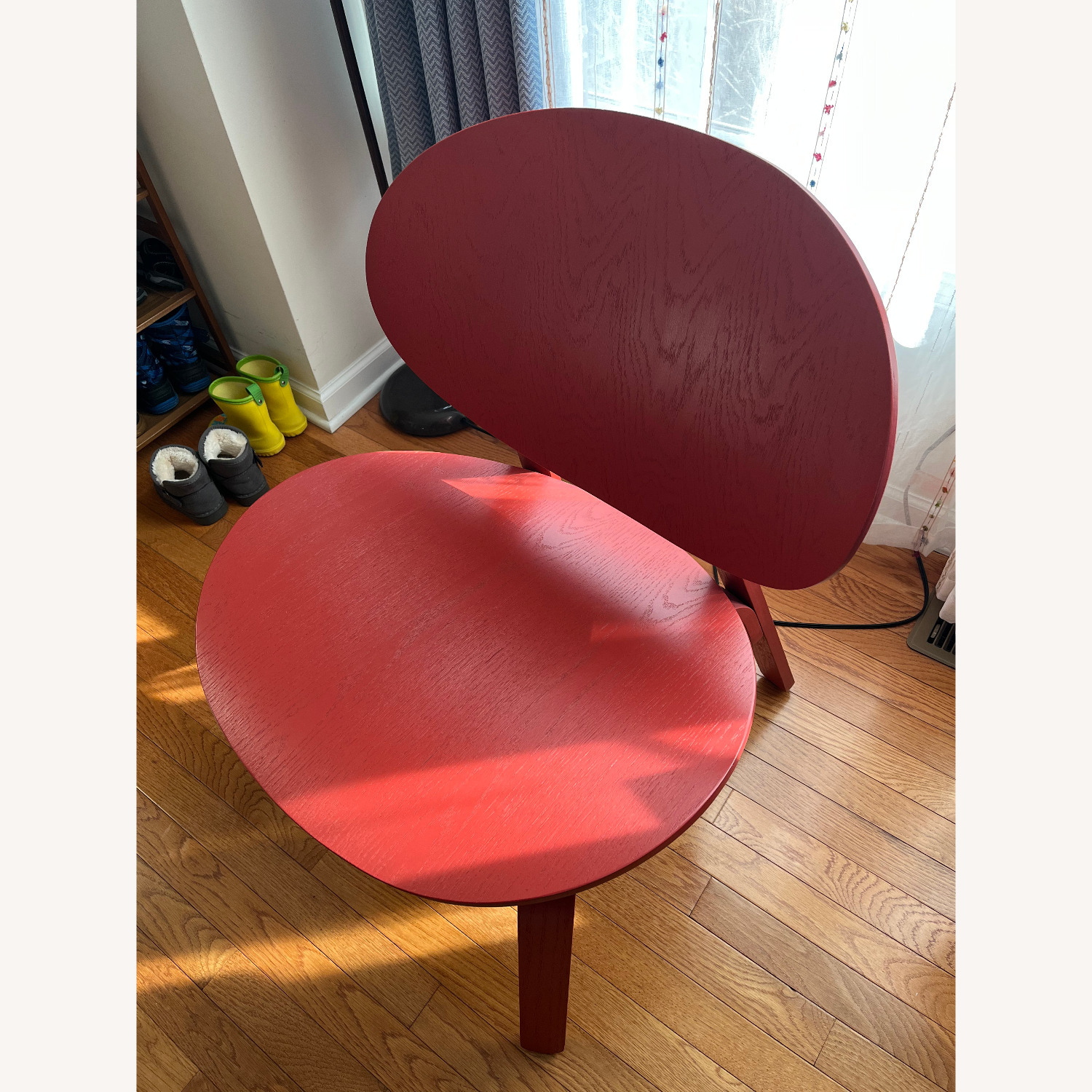 Contemporary Accent Chair - image-3