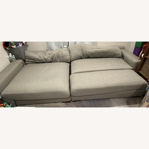 Used Synergy Home Furnishings 3+ Piece Sectional for sale on AptDeco