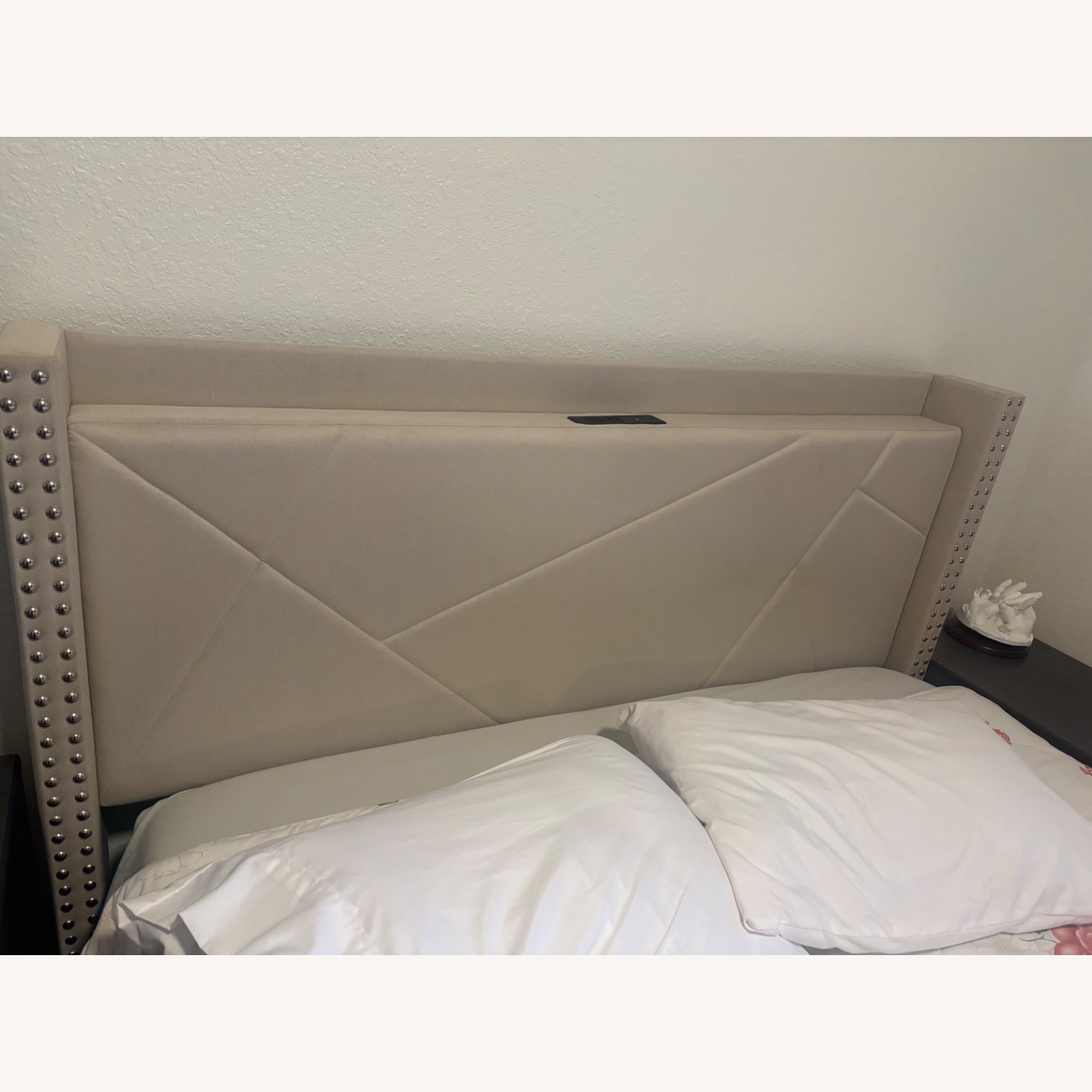 Feonase Queen Bed Frame with 4 Storage Drawers - image-3