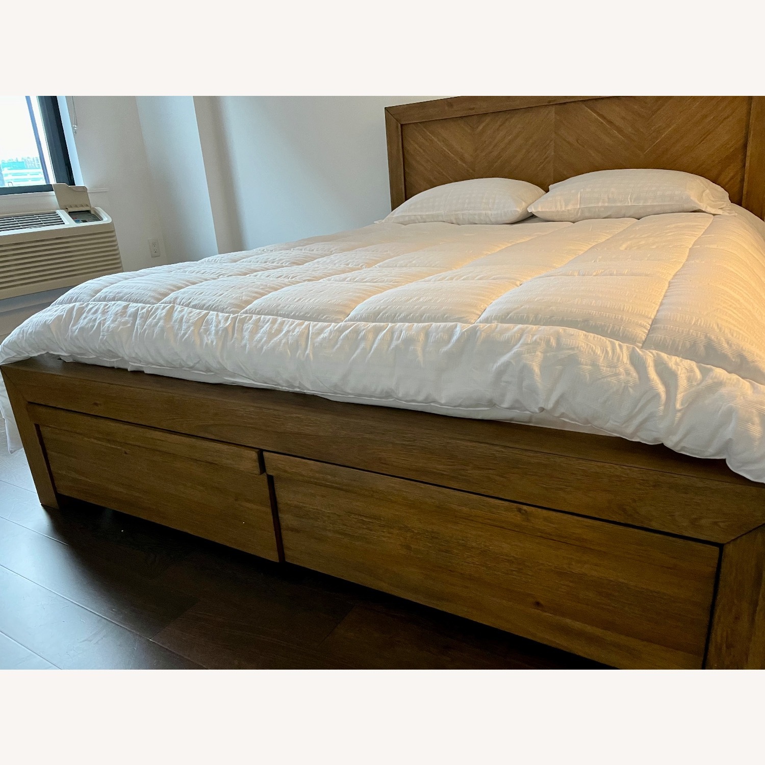 Raymour & Flanigan Playa Platform Storage Bed - image-3