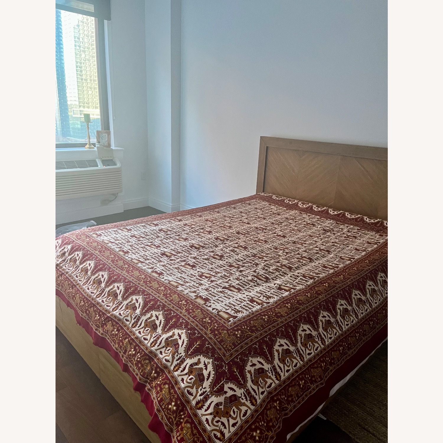 Raymour & Flanigan Playa Platform Storage Bed - image-2