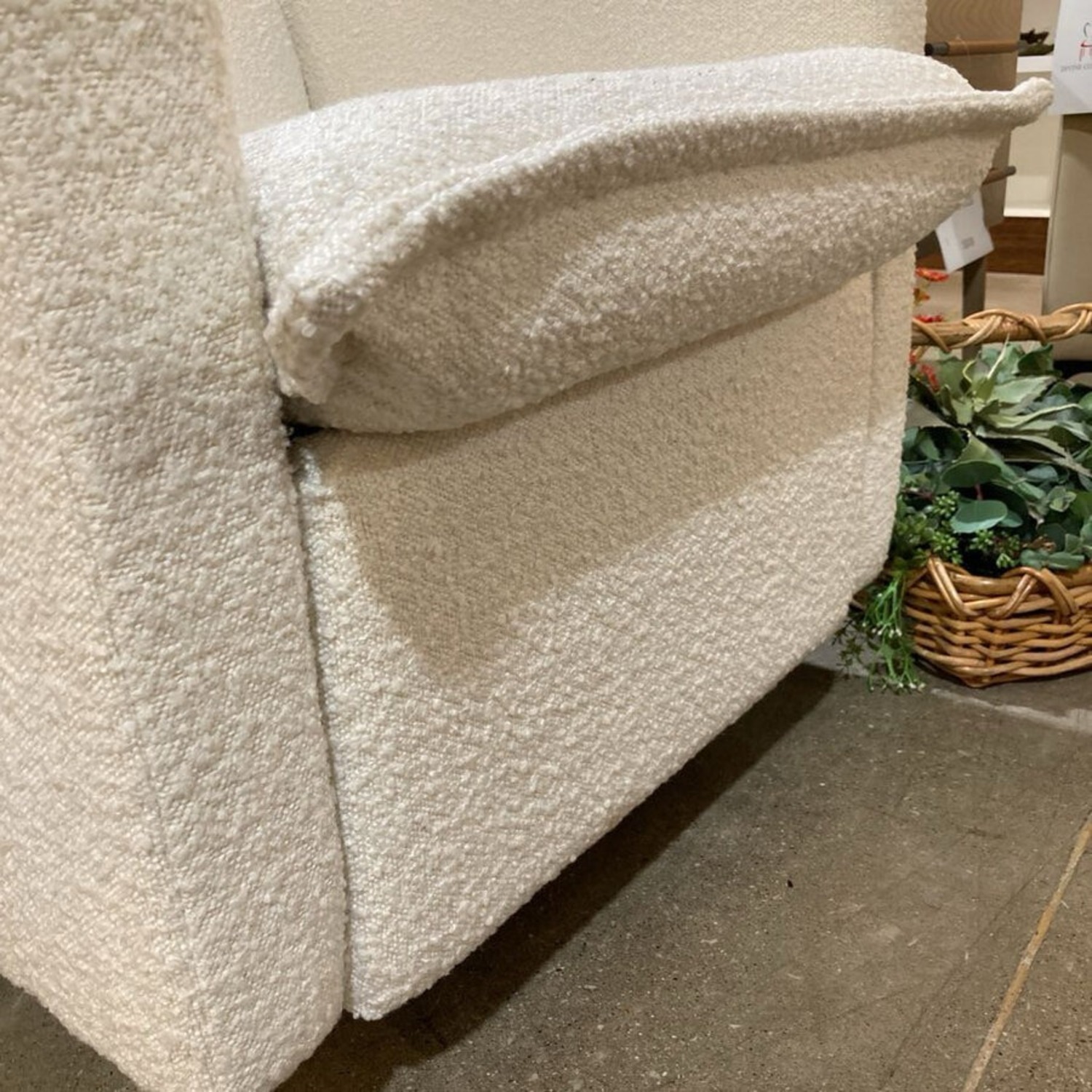 Oilo Swivel Nursery Recliner Cloud White - image-9