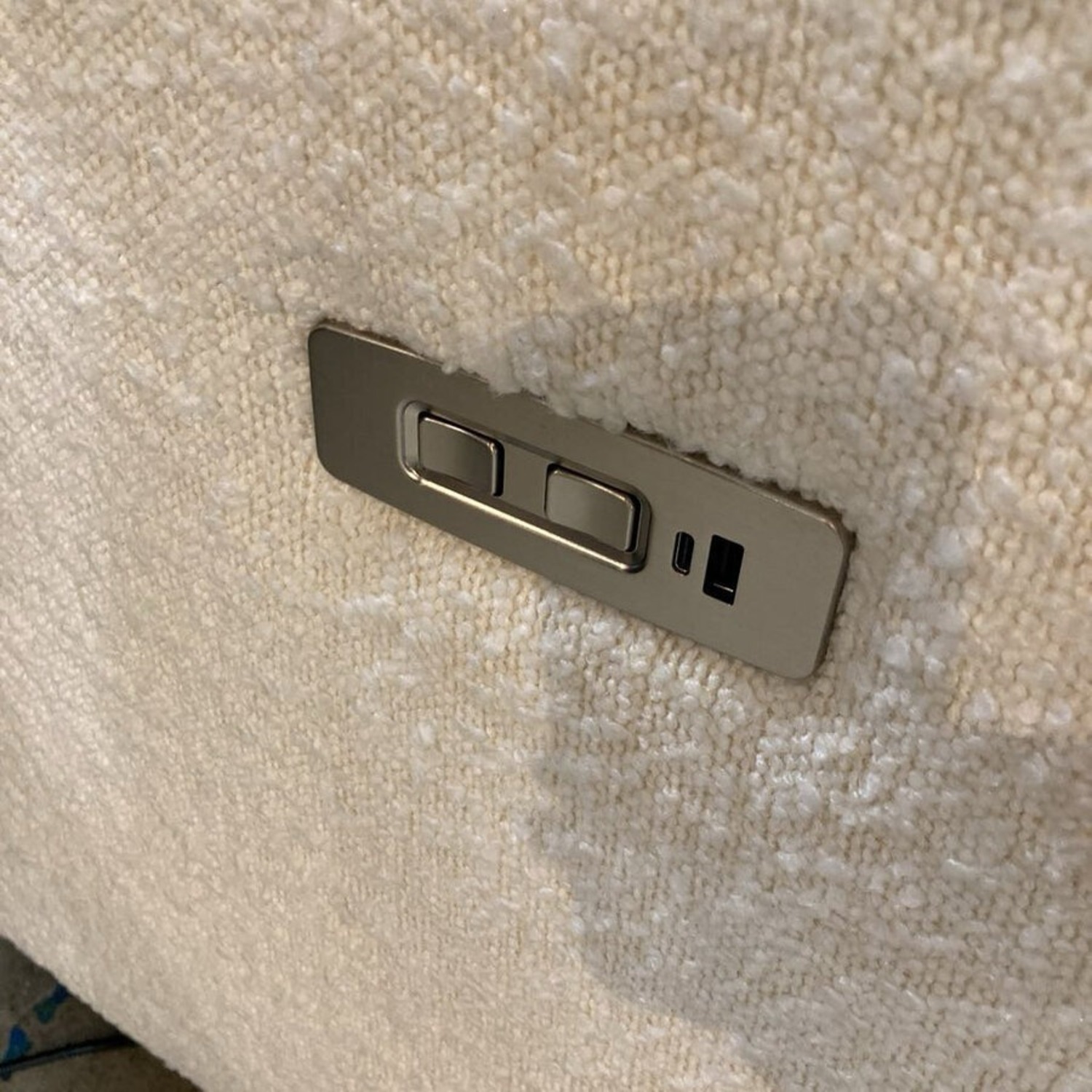 Oilo Swivel Nursery Recliner Cloud White - image-6