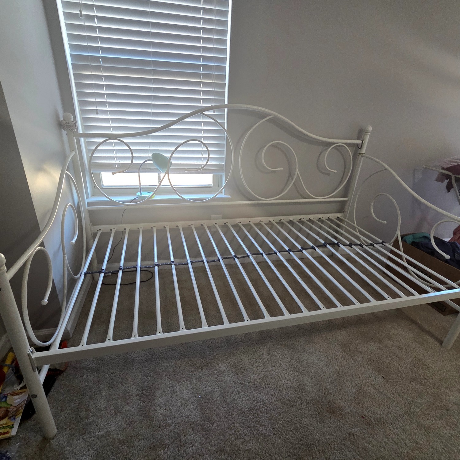 White Metal Daybed - image-1