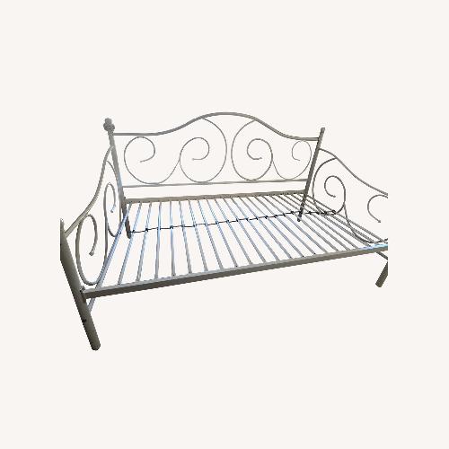 Used White Metal Daybed for sale on AptDeco