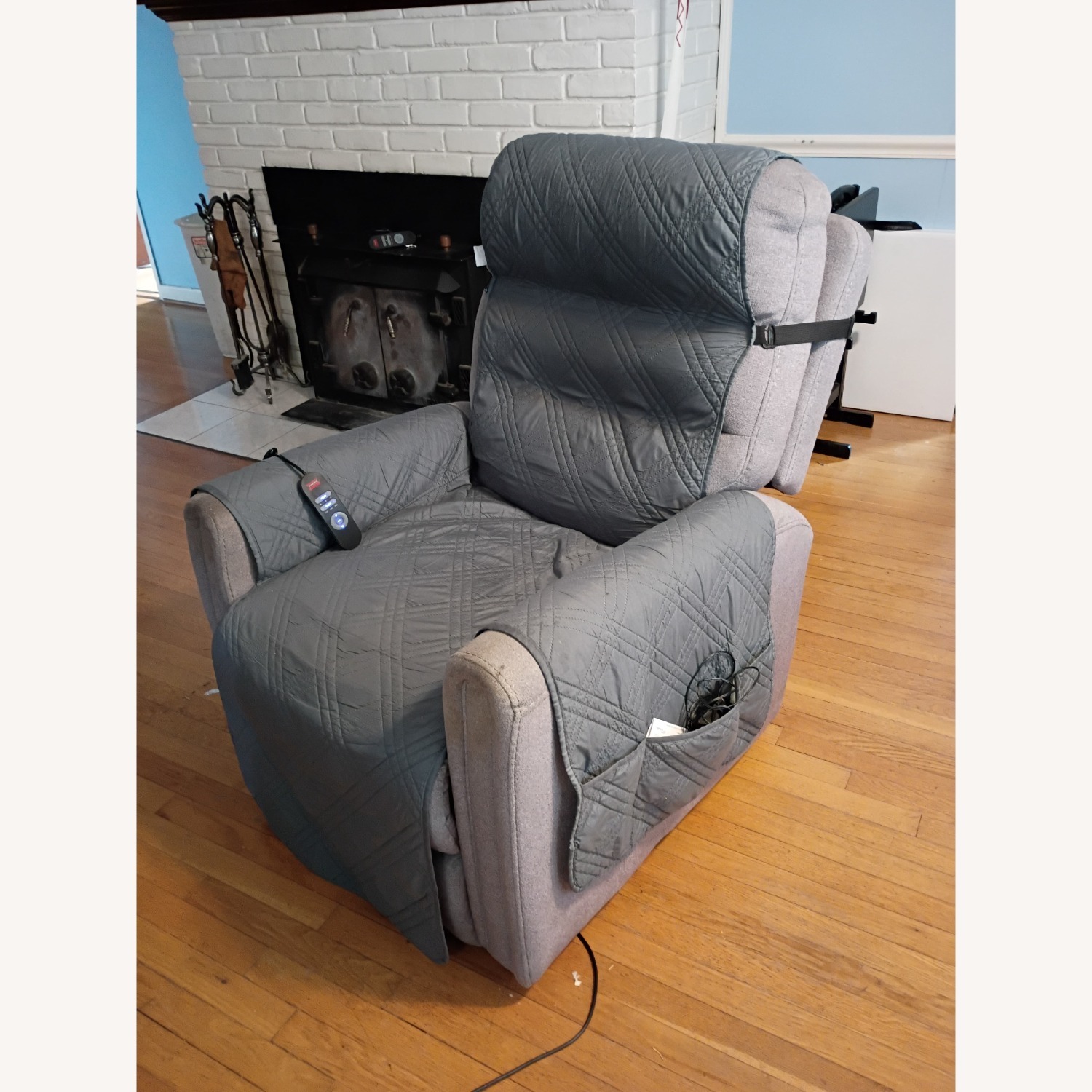 Bob's Discount Furniture Light Gray Recliner - image-0