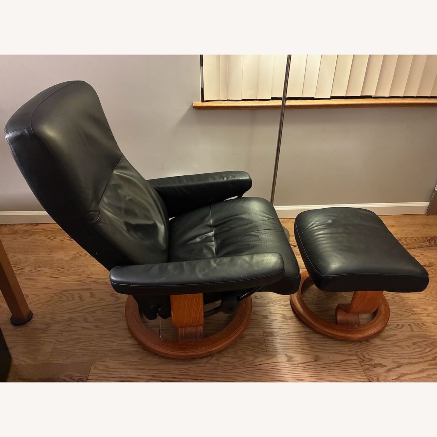 Stressless Consul Recliner & Ottoman (Ekornes) - image-4