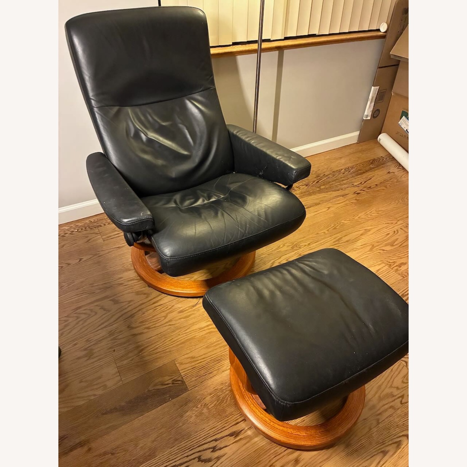 Stressless Consul Recliner & Ottoman (Ekornes) - image-5