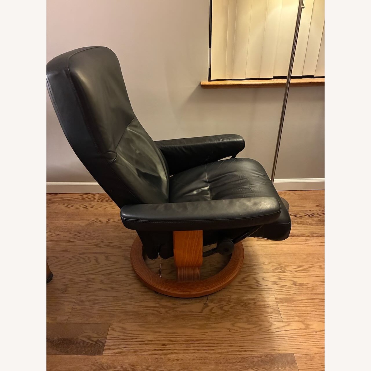 Stressless Consul Recliner & Ottoman (Ekornes) - image-2