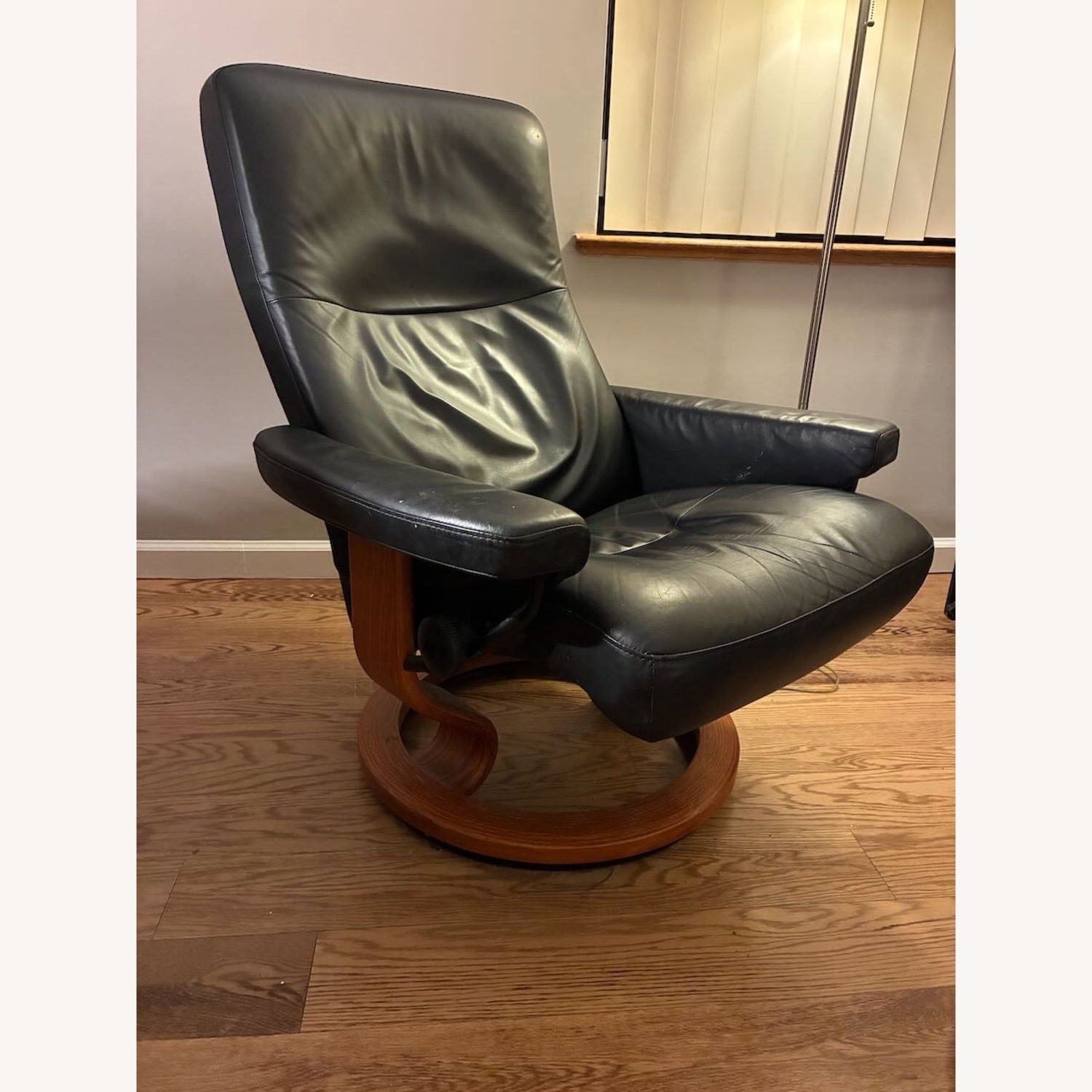 Stressless Consul Recliner & Ottoman (Ekornes) - image-1