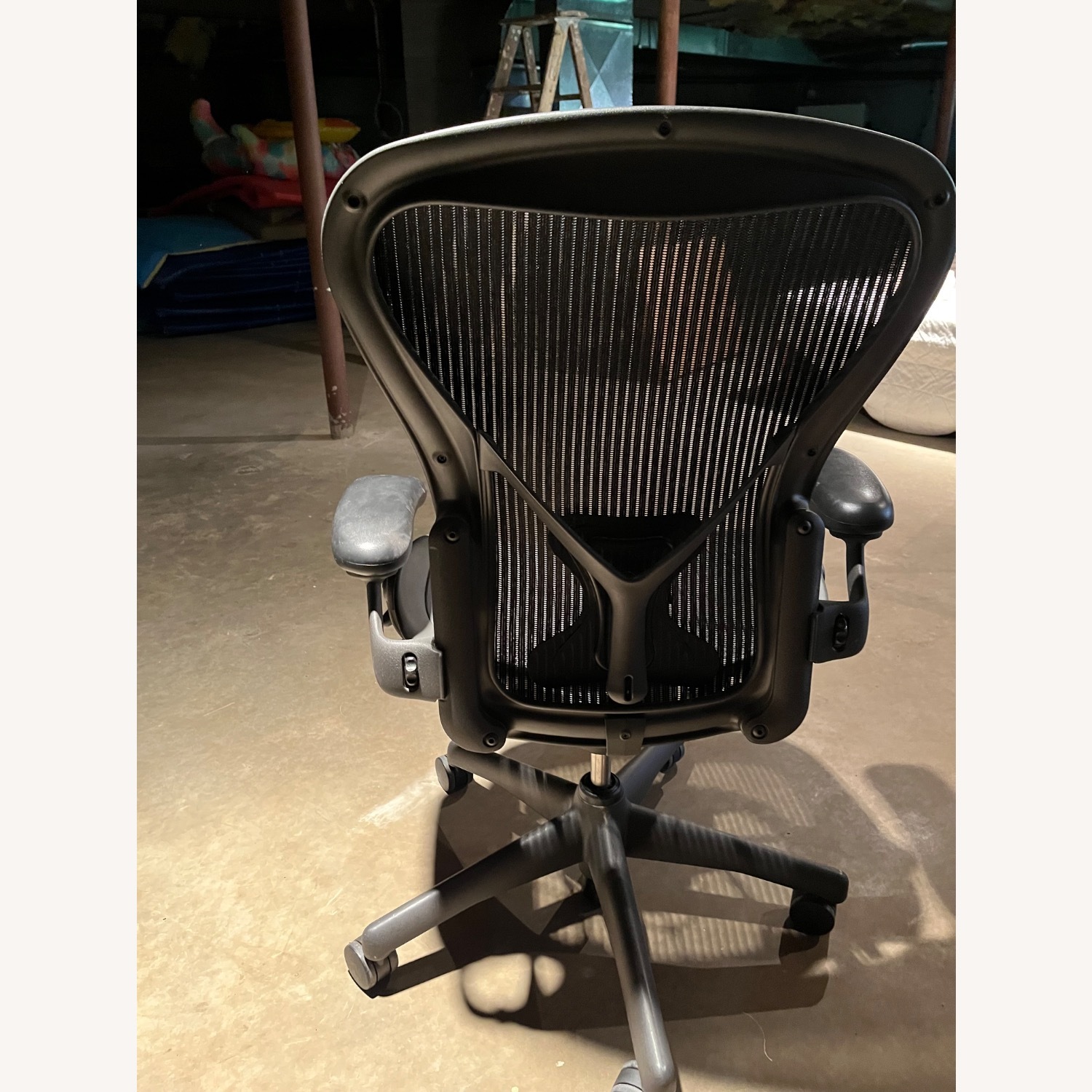 Herman Miller Aeron Chair - image-4