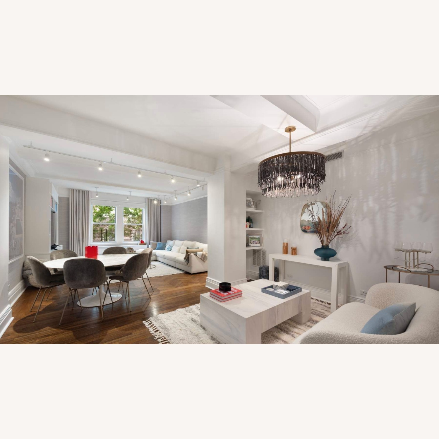 Knoll Marble Saarinen Dining Table, Round - image-1