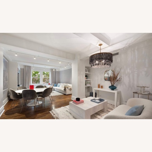 Used Knoll Marble Saarinen Dining Table, Round for sale on AptDeco