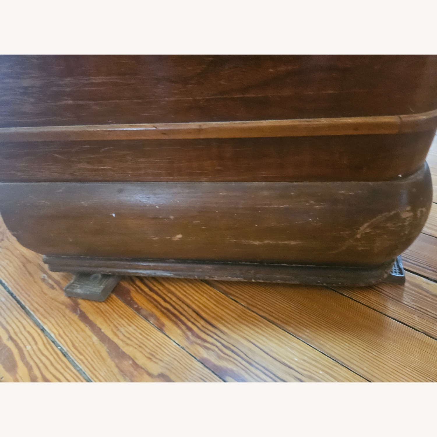 Caswell-Runyan Cedar Hope Chest 1930-1940 - image-12