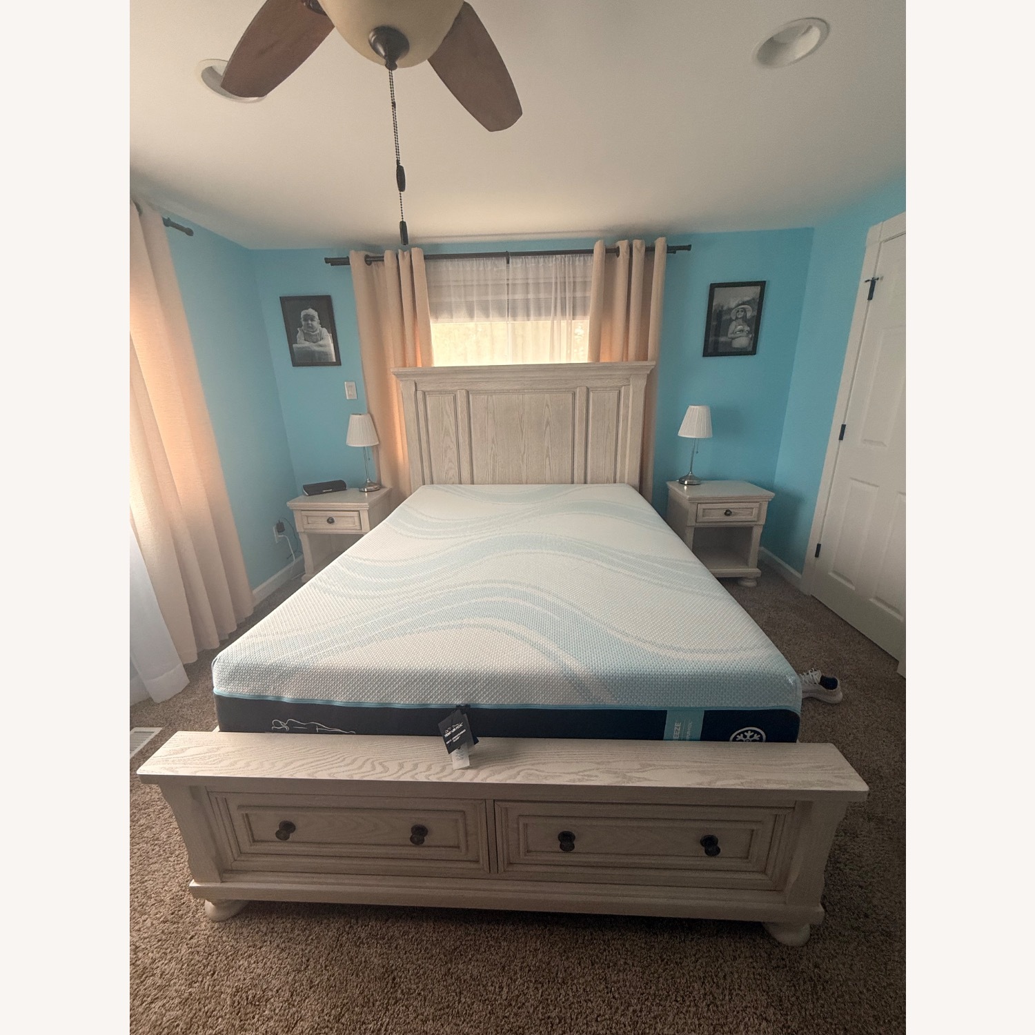 Robinsdale White Wood Queen Bed - image-1