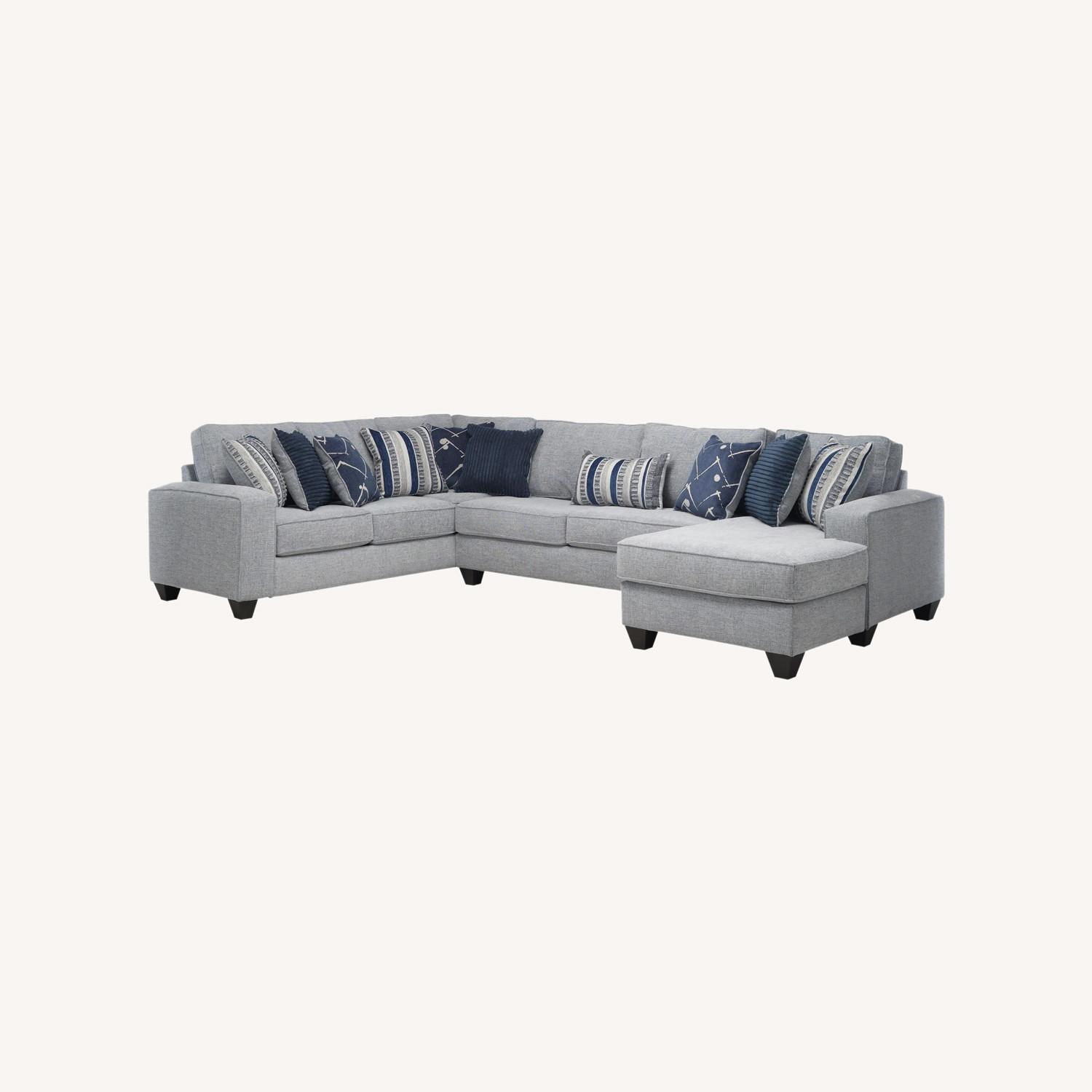 Raymour & Flanigan Alston Light Gray 3+ Piece Sectional - image-0