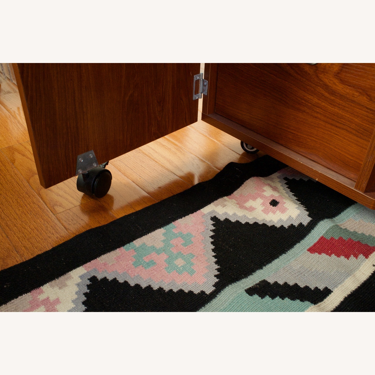 Kangaroo Sewing Wallaby Hydraulic Sewing Cabinet - image-20