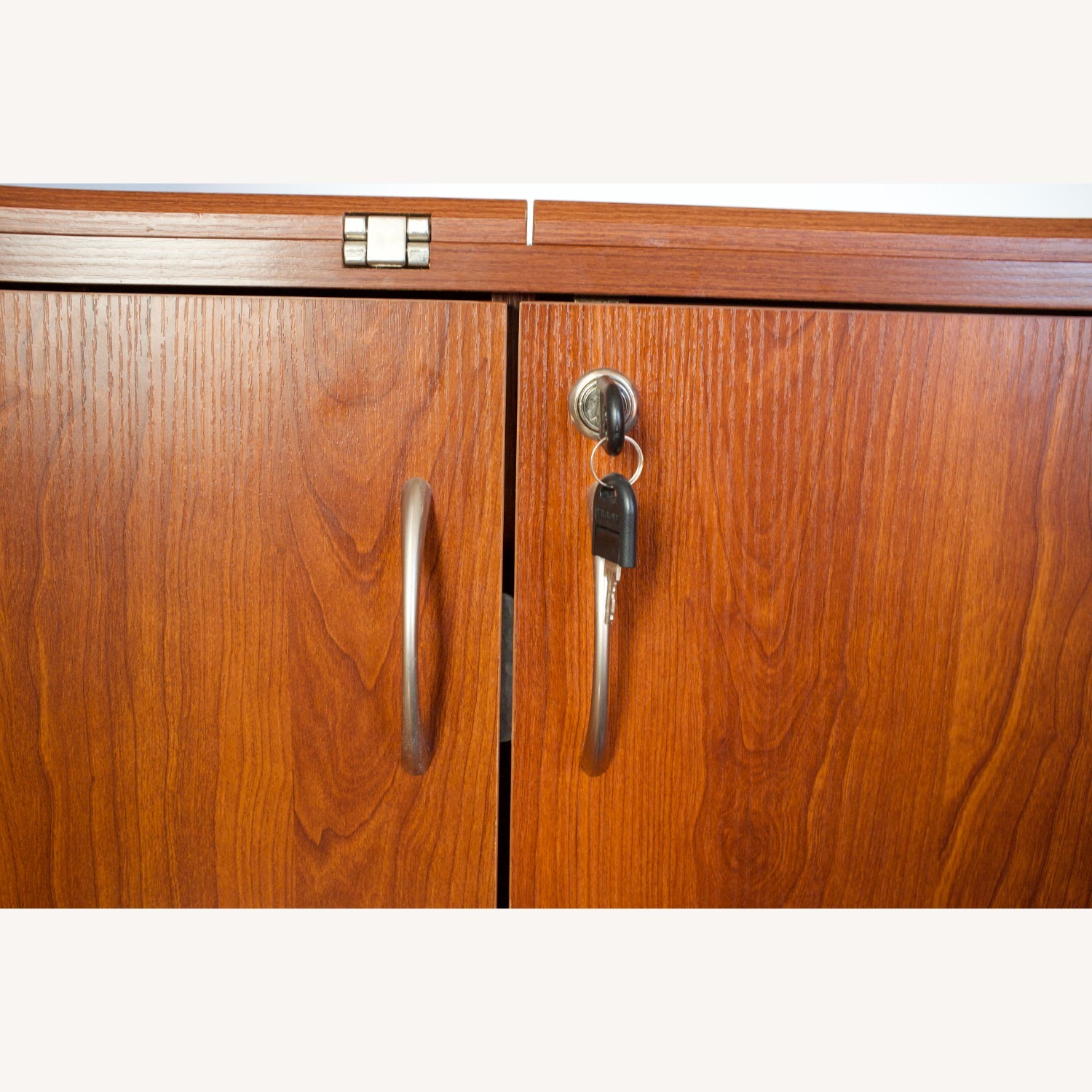 Kangaroo Sewing Wallaby Hydraulic Sewing Cabinet - image-2