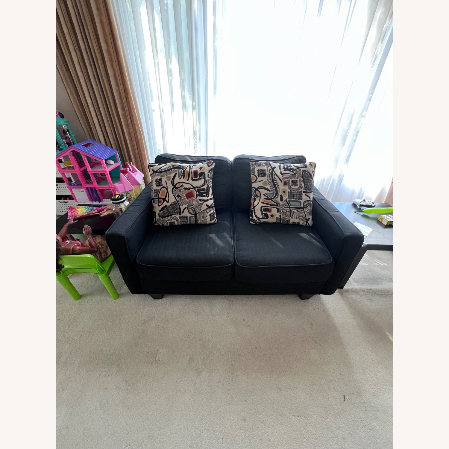 Serta Liadan Black Fabric Loveseat - image-0