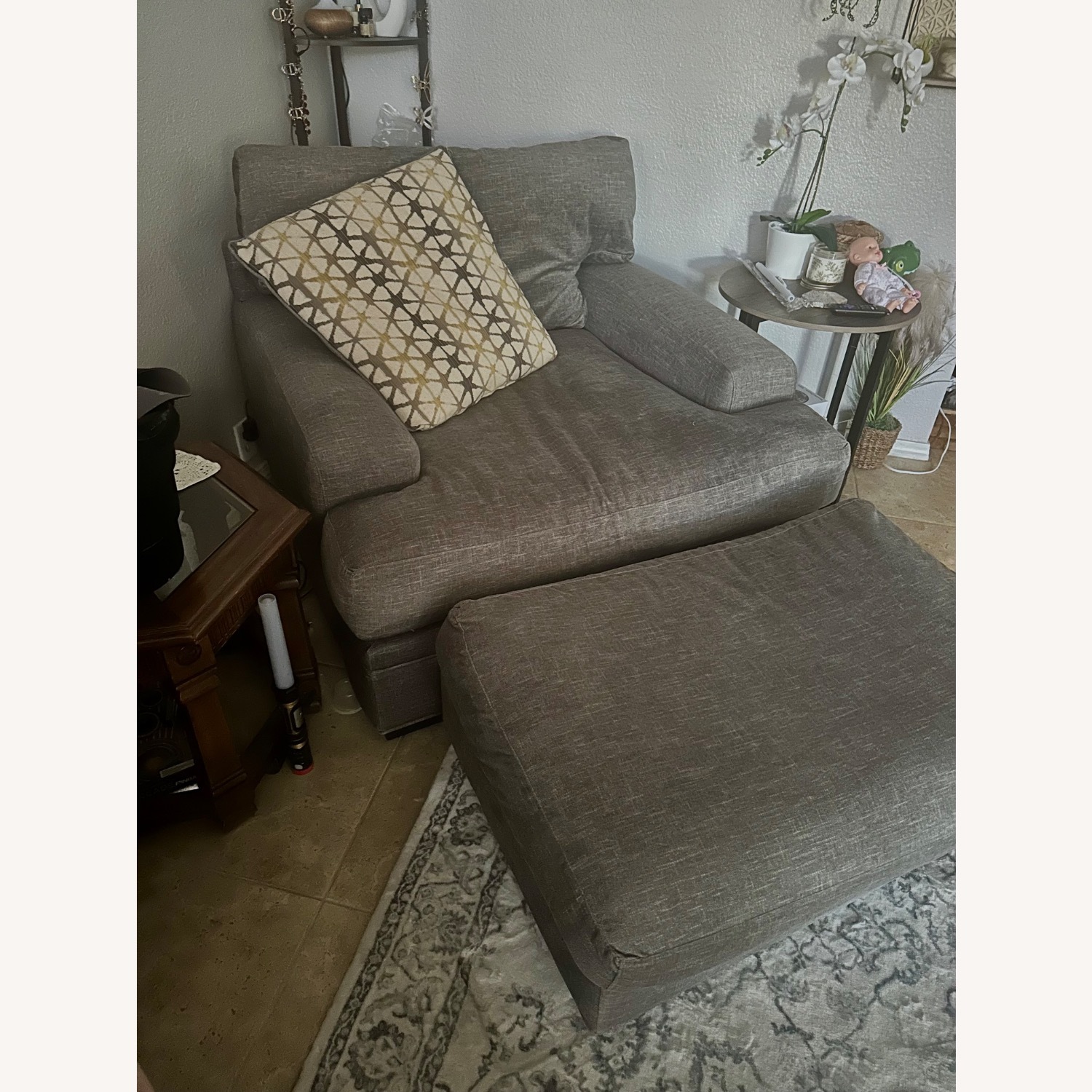 Rooms To Go Light Gray Fabric 3+ Seater Sofa - image-2