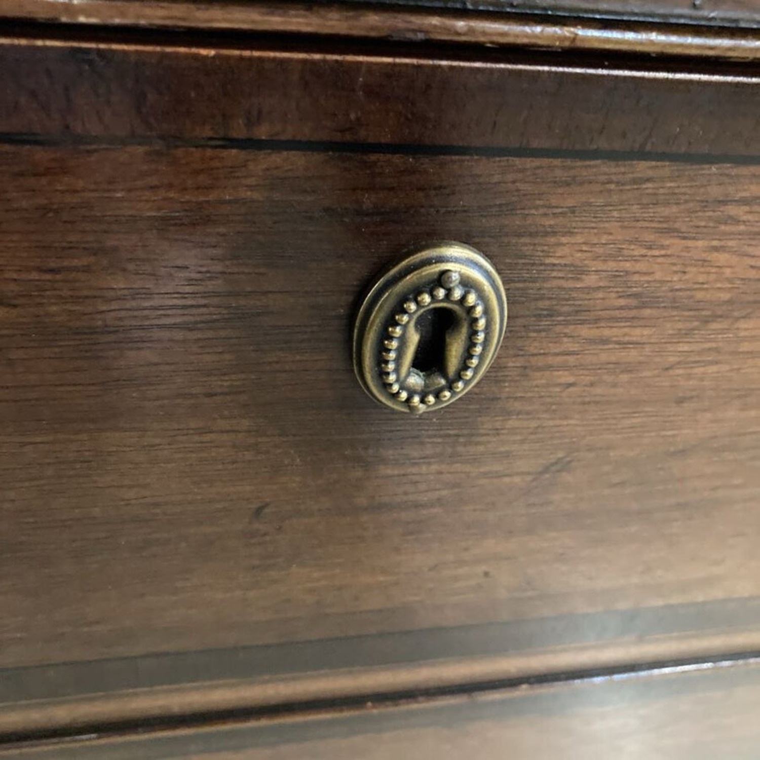 Mahogany 3-Drawer Glass W Glass Top Dresser - image-11