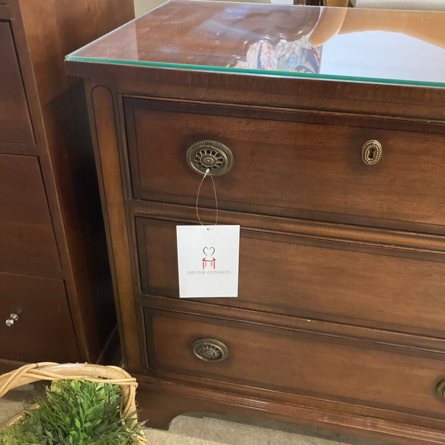 Mahogany 3-Drawer Glass W Glass Top Dresser - image-7