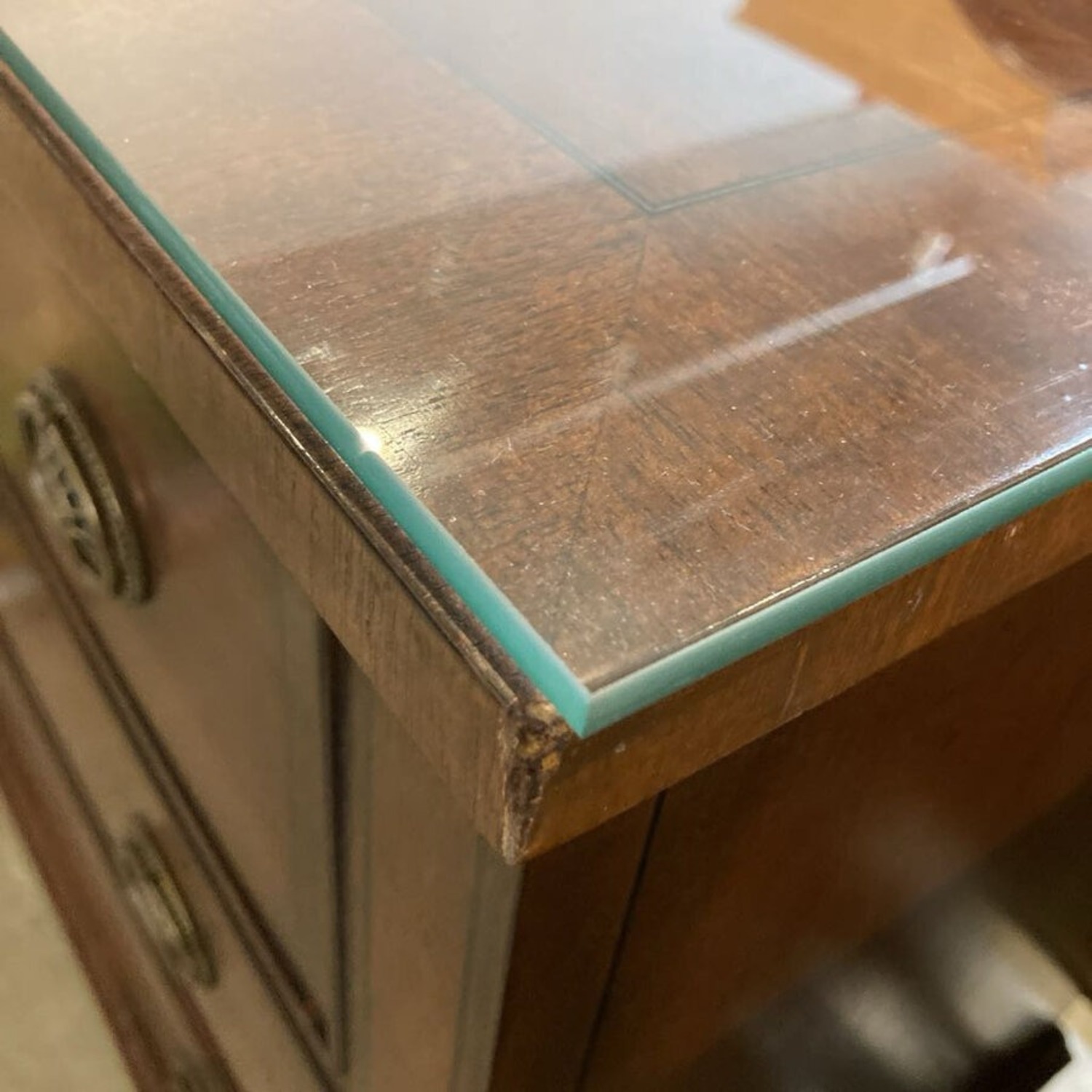 Mahogany 3-Drawer Glass W Glass Top Dresser - image-6