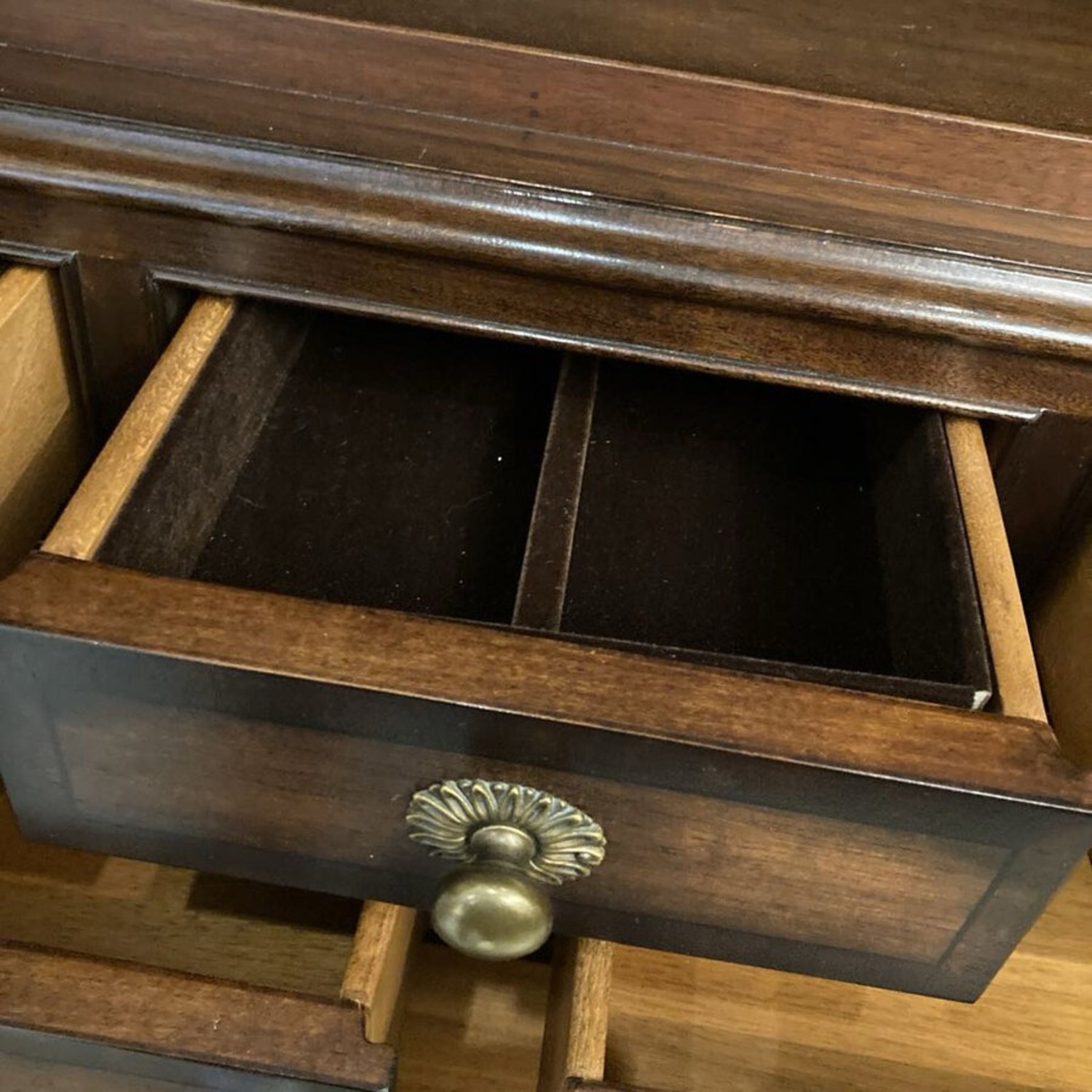 Georgian Style Mahogany Armoire Furniture - image-6