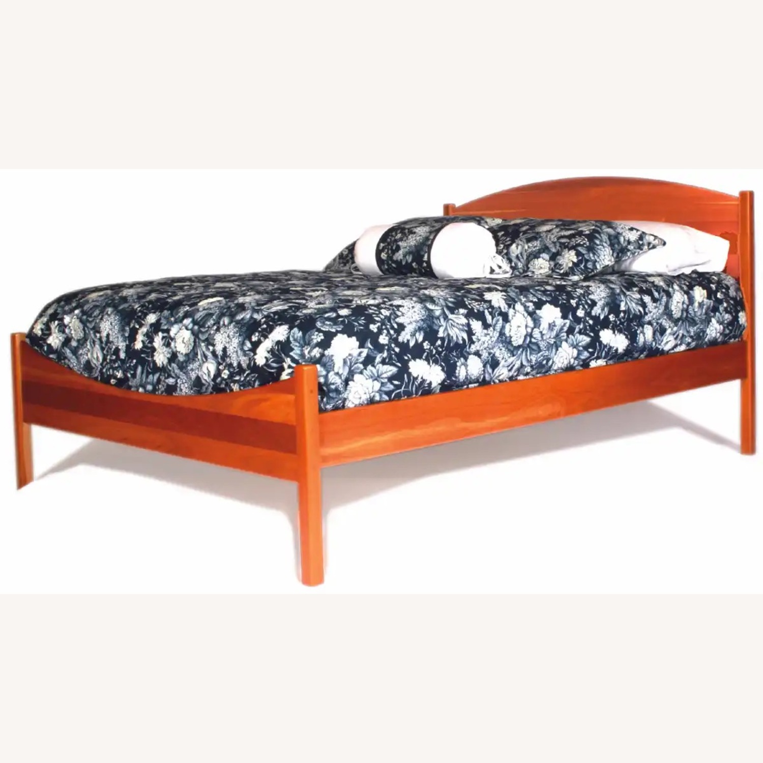Circle Furniture 100% Cherry Queen Bed - image-5