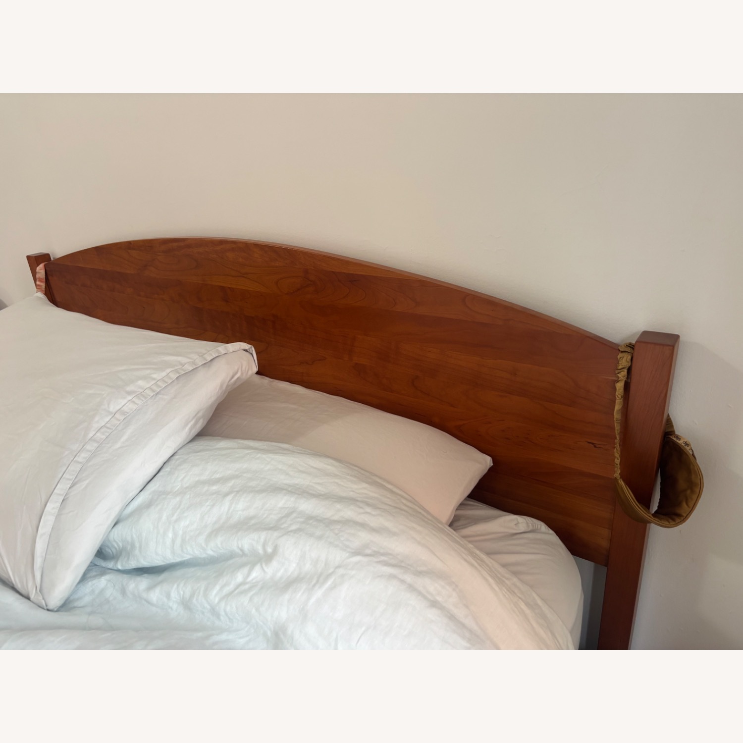 Circle Furniture 100% Cherry Queen Bed - image-2