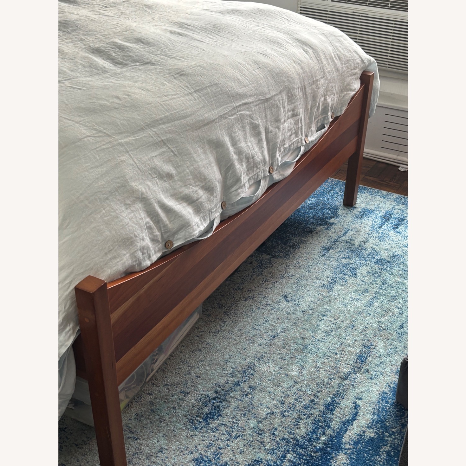 Circle Furniture 100% Cherry Queen Bed - image-4